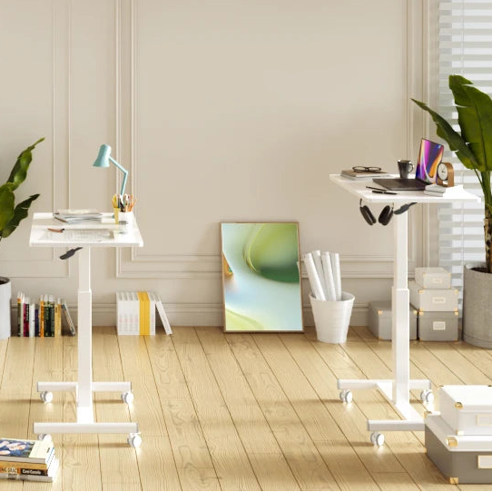 Petit bureau assis debout